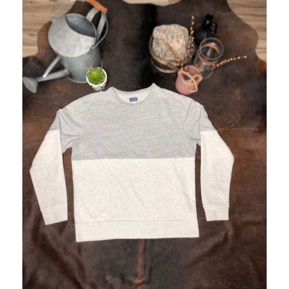 Essential  Crew Neck Sweatshirt